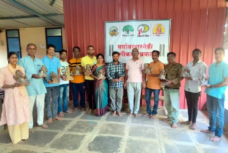 गोमय गणेशाला कारागिर आता स्वीकारत आहेत.